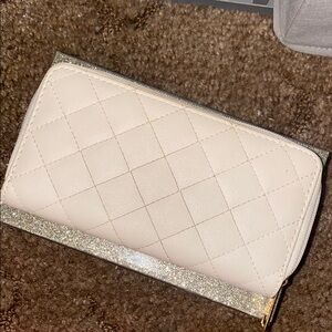 Elegant White Quilted Women's Clutch